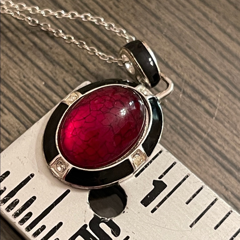 2012 Avon East End Gift Set - Red Necklace & Earrings - Picture 13 of 16